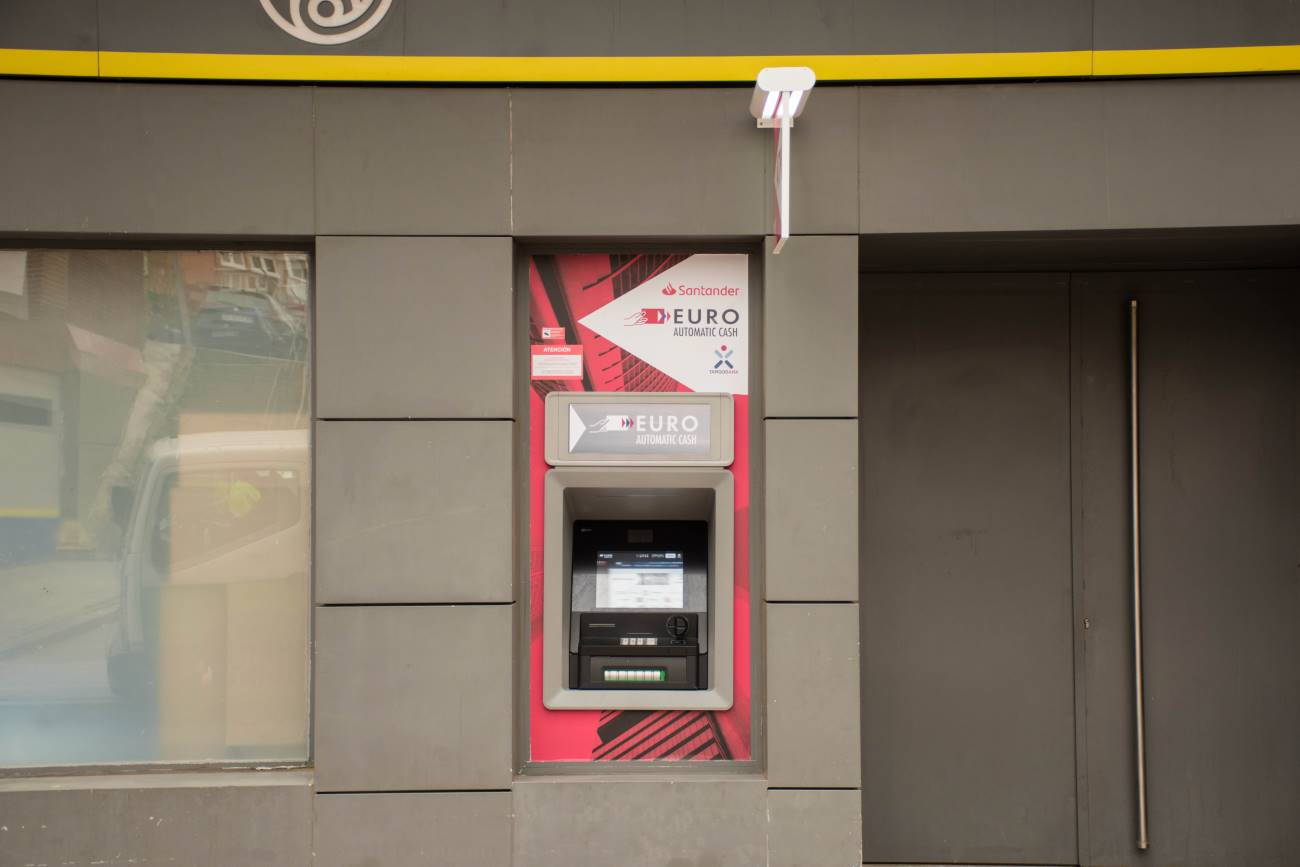 Correos inicia la instalación de cajeros automáticos en 109 oficinas de  toda España - Correos
